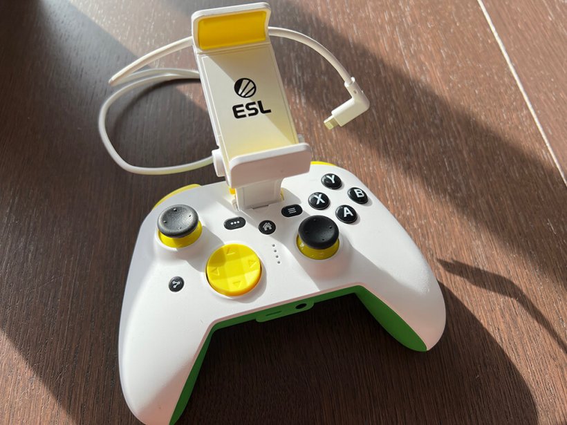 Front view of Riot PWL ESL Mobile Controller with the mount on